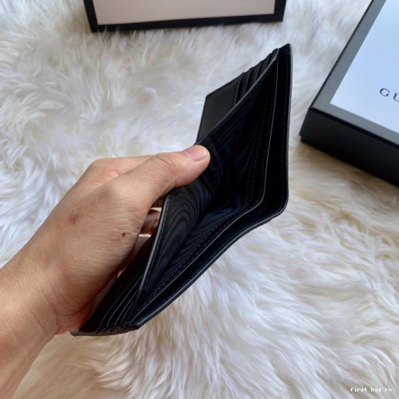 First bag ru GUCCI WALLET 0810